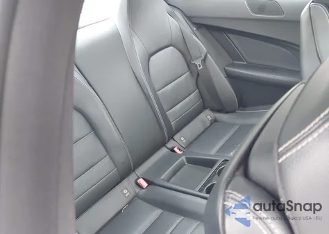 2013 Mercedes-Benz C 250 250 z USA, uszkodzony, nr VIN WDDGJ4HB2DF998198